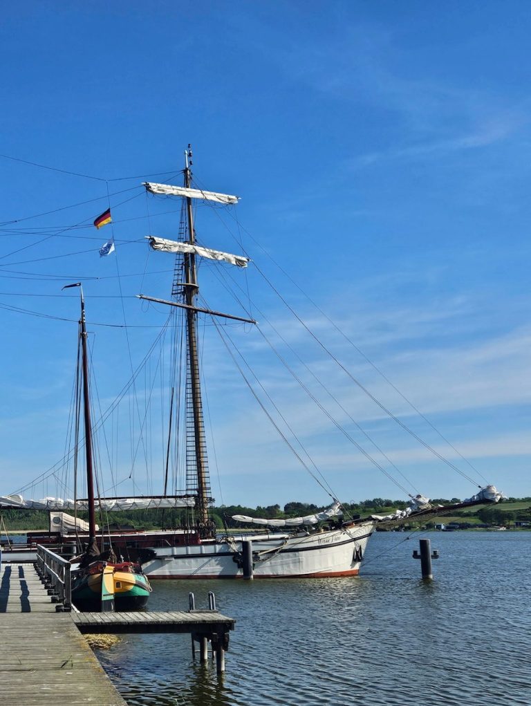 Die Weisse Düne und die Twee Gebroeders im Hafen von Neppermin